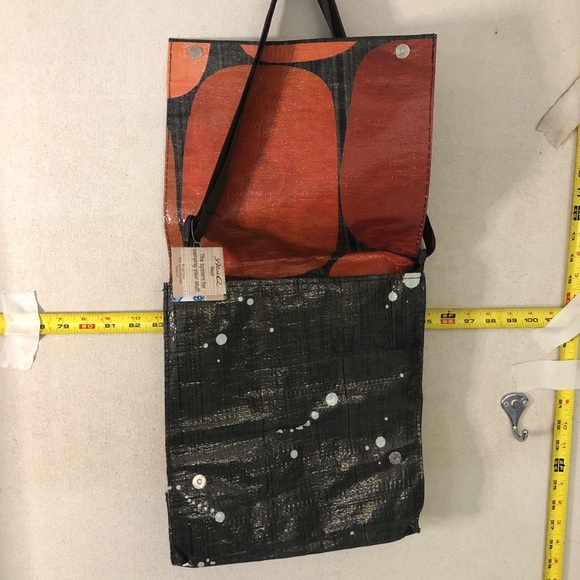 Blue Q Bags - recycled messenger bag - Picture 5 of 9